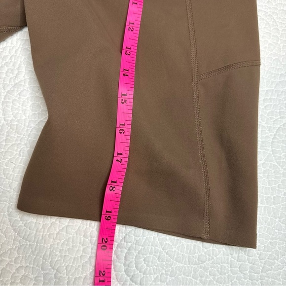 Uniqlo Brown Bike Shorts with Streamlined Design and Stretchy Fabric - Picture 5 of 9